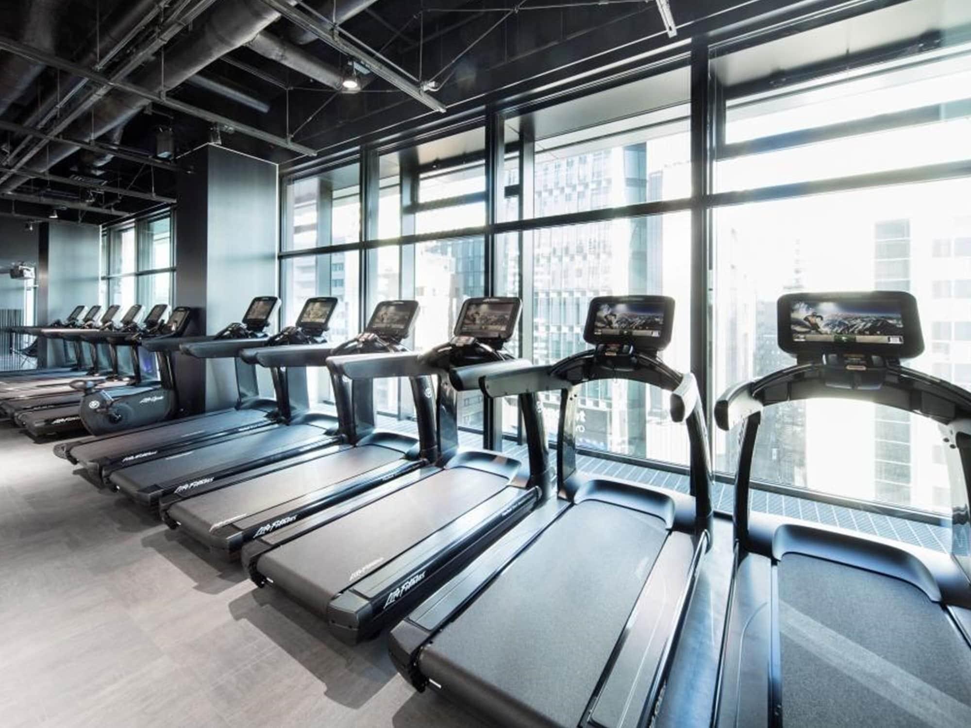 Oakwood Premier Tokyo Hotel Exterior foto The gym at the 1000m² sports and wellness centre