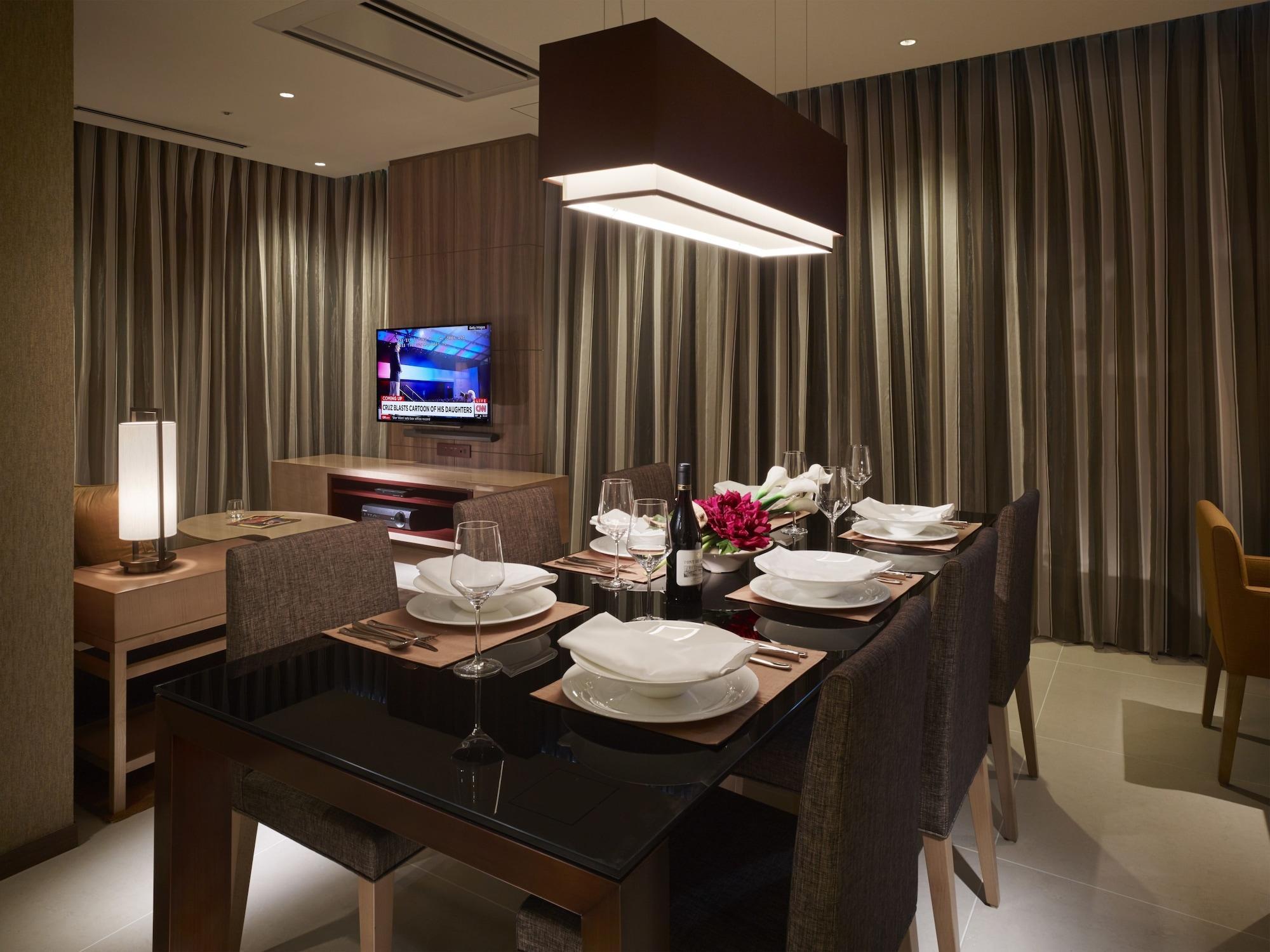 Oakwood Premier Tokyo Hotel Exterior foto A dining room in a hotel suite
