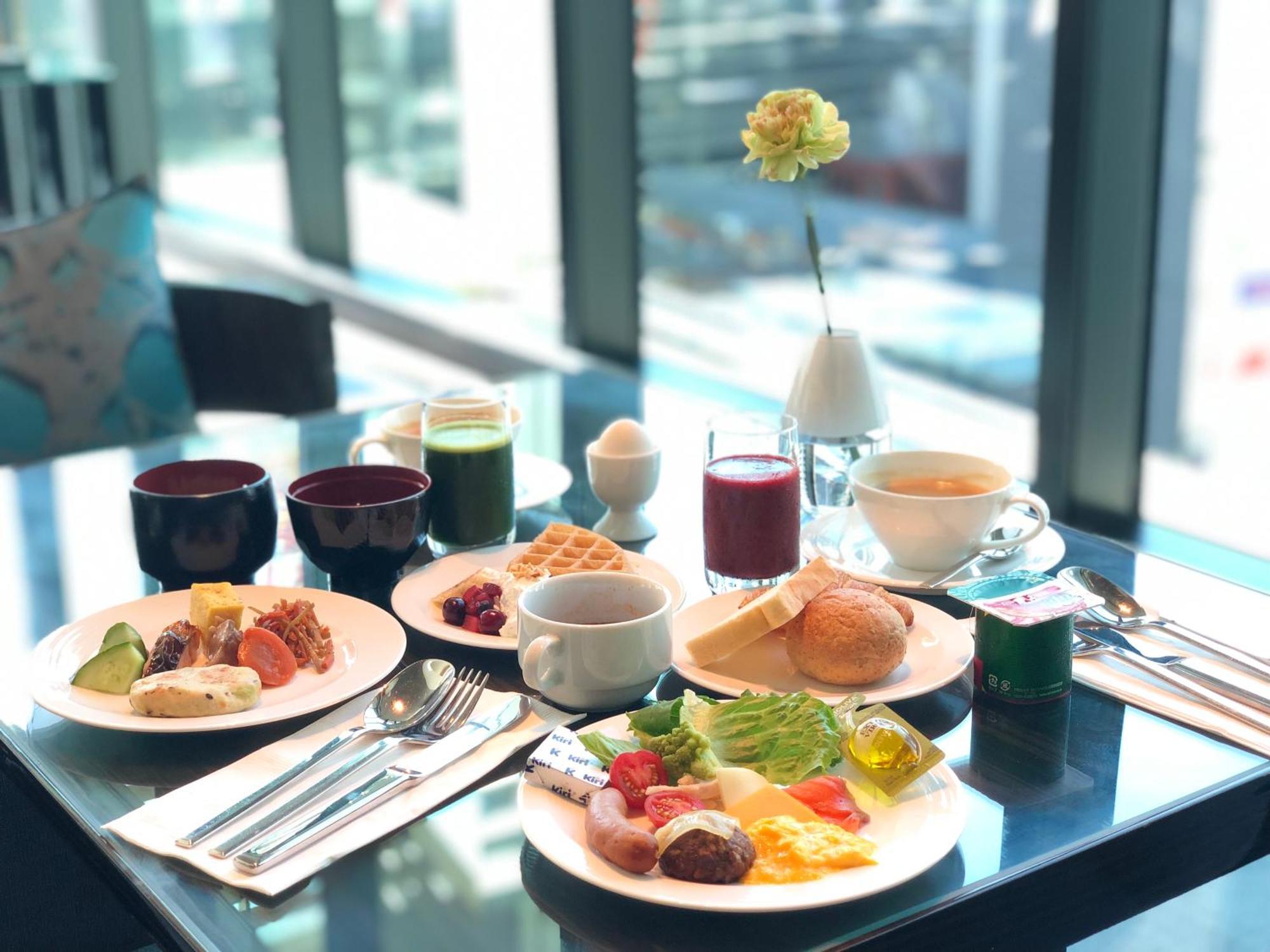 Oakwood Premier Tokyo Hotel Exterior foto A breakfast at the lounge